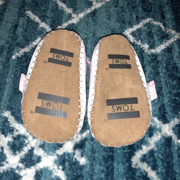 Tiny Toms, Pink Gingham, Crib Shoe, Size 4 - Picture 3 of 5